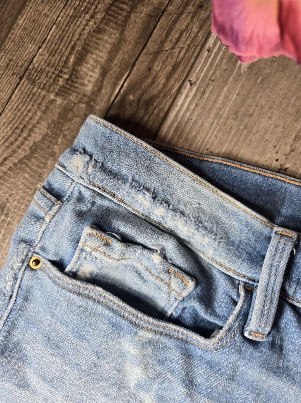 Frame Denim Saldano Women's Light Blue Denim Le Cutoff Jean Shorts Size 29 - Picture 12 of 16
